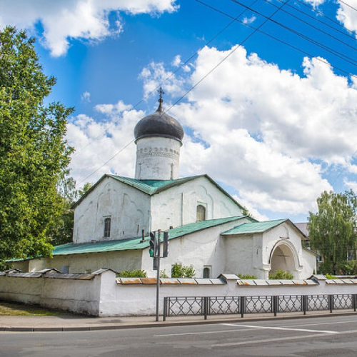 ХРАМ СВЯТЫХ БЕССРЕБРЕНИКОВ И ЧУДОТВОРЦЕВ КОСЬМЫ И ДАМИАНА С ПРИМОСТЬЯ