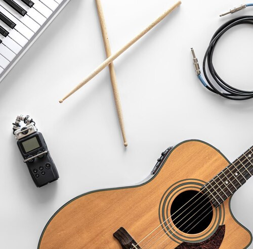 Музыкальные инструменты и принадлежности к ним